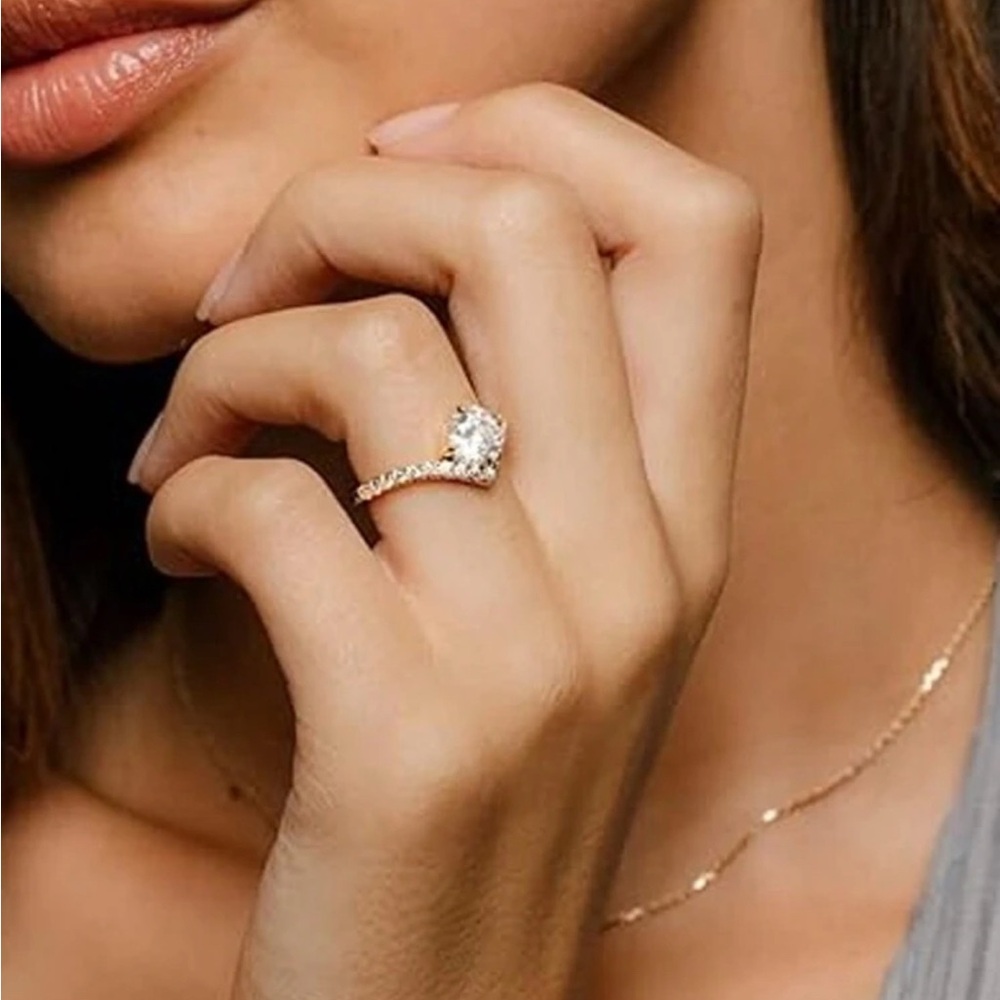 Elegant Moissanite Diamond Ring